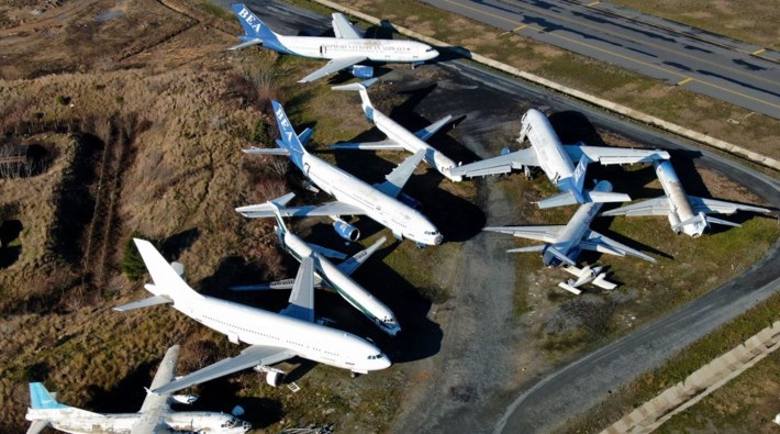Atatürk Havalimanı’ndaki 12 uçak çürümeye terk edildi