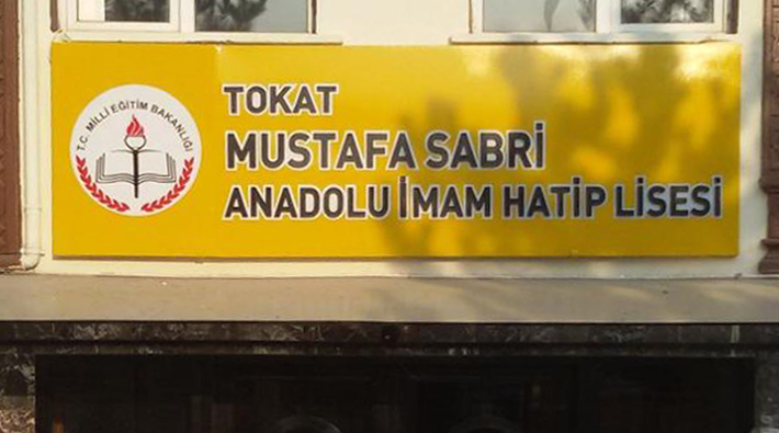 Atatürk'e ölüm fetvası yazan şeyhülislamın adı okulda!