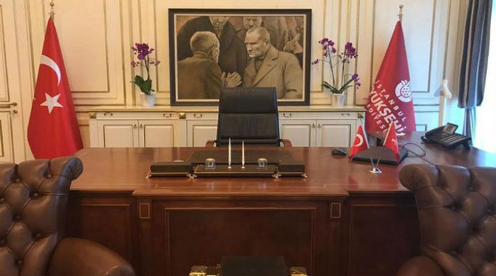 Atatürk tablosu yeniden İBB başkanlık makamına asıldı