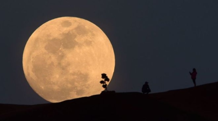 Ay 'büzülüyor': Fay hatları oluştu, 46 metre yüzey kaybetti
