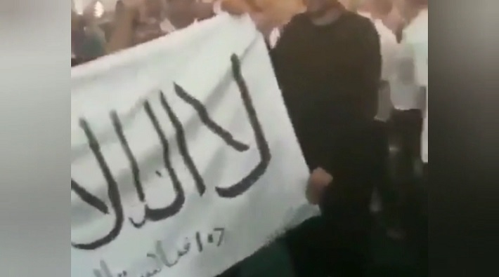 Ayasofya’da tekbirlerle Taliban bayrağı açıldı