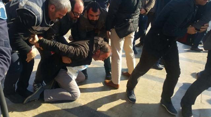 Aydın'da işini geri isteyen KESK'li öğretmenlere polis saldırdı: 32 gözaltı