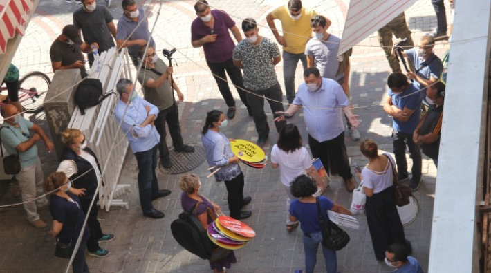 Aydın'daki kadın yürüyüşüne polis engeli: HDP milletvekilleri oturma eylemi başlattı