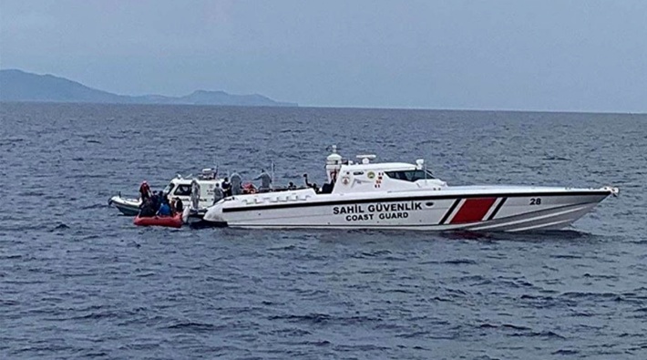 Ayvalık açıklarında sığınmacıları taşıyan bot battı: 4 kişi kayıp