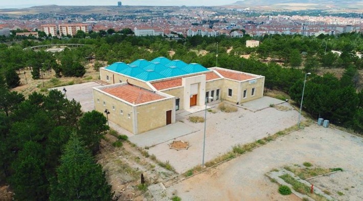 Bakanlığın CHP'li belediyeye vermediği tabiat parkına düğün salonu yapıldı!