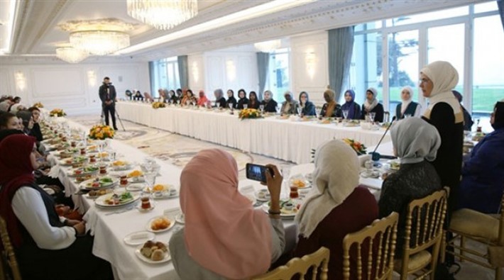 Bakanlık, Emine Erdoğan ve kızlarının katıldığı 'Müslüman kadınlar' etkinliğine 1,2 milyon lira harcadı!