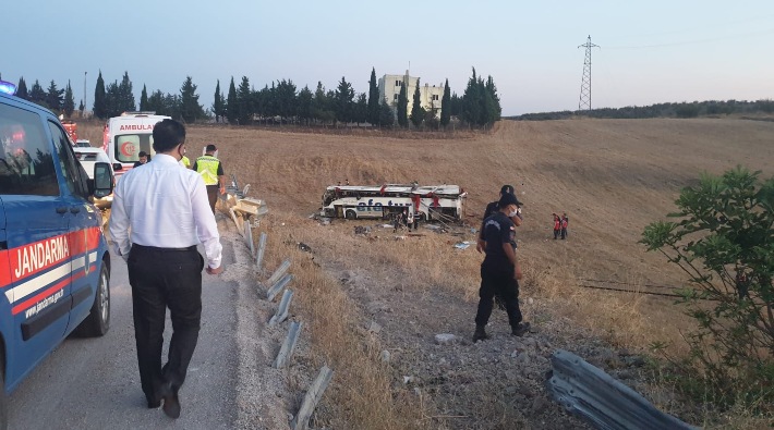 Balıkesir'de yolcu otobüsü takla attı: 15 ölü, 19 yaralı