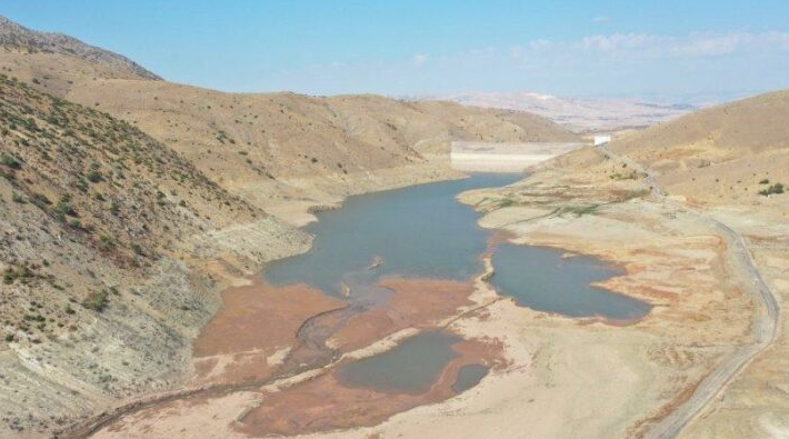 'Elazığ'ın su ihtiyacını 2040'a kadar karşılar' denilen barajda su kalmadı