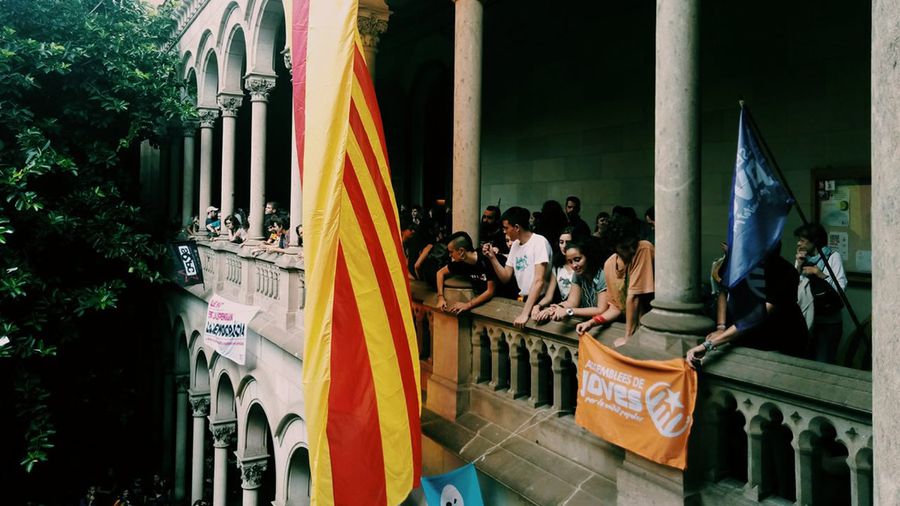 Barcelona'da öğrenciler üniversiteyi işgal etti!