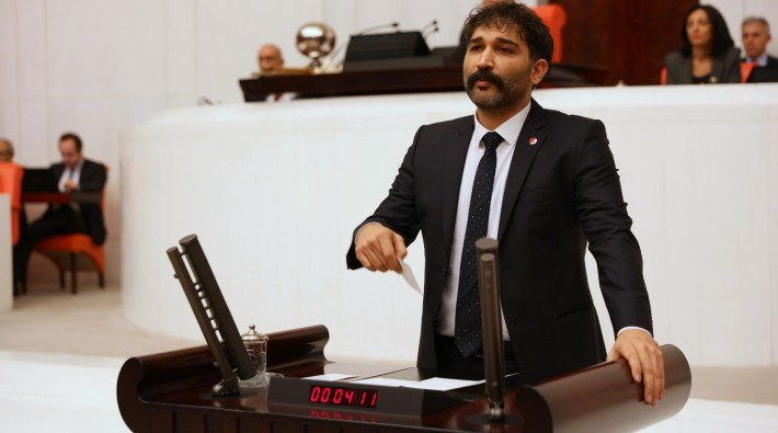 TİP Milletvekili Barış Atay, AKP'lilerin işçi düşmanlığını yüzlerine haykırdı!