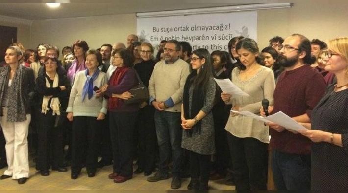 Barış imzacısı akademisyenler: 'Haklarımızı geri verin'