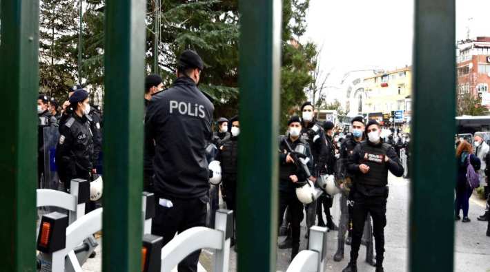 Basın açıklaması yapmak isteyen Boğaziçi Üniversitesi öğrencilerine polis saldırdı: 159 kişi gözaltında!