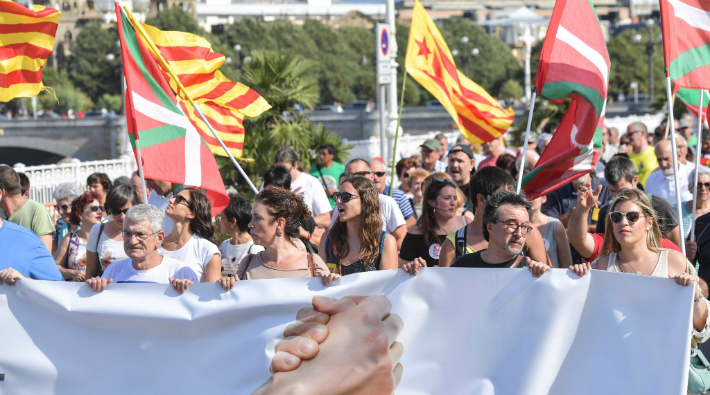 Bask bölgesinde binlerce insan bağımsız Katalonya için buluştu
