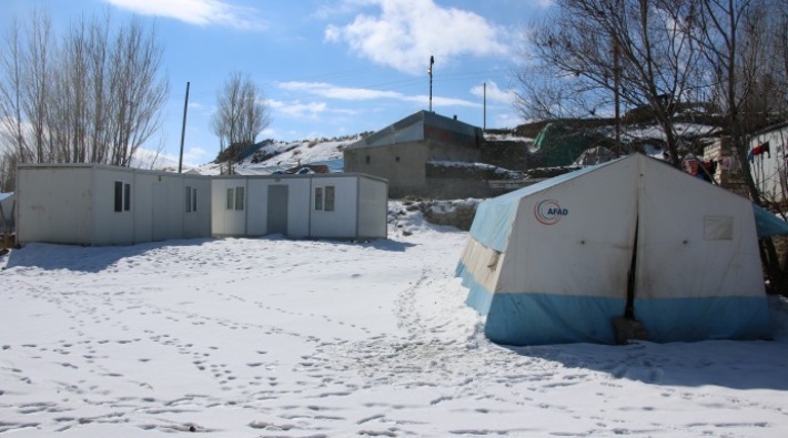 Bir yıldır sözler tutulmadı: Başkale’deki depremzedeler eksi 20 derecede çadırda yaşıyor
