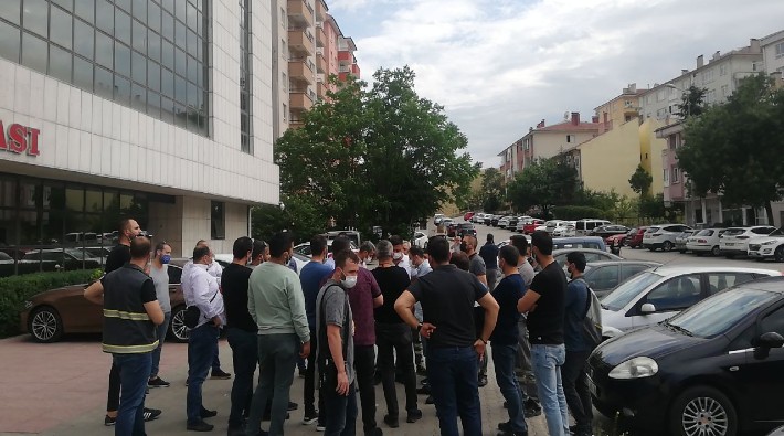 TES-İŞ işçileri görmezden geldi, BAŞKENT EDAŞ'ta TİS imzaladı: İşçilerden, sendika binasında protesto!