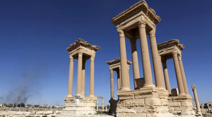 IŞİD Palmira'da bulunan Tetrapylon Anıtı'nı yıktı