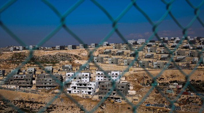 Batı Şeria'da iki Filistinli, Yahudi yerleşimciler tarafından açılan ateş sonucu yaralandı