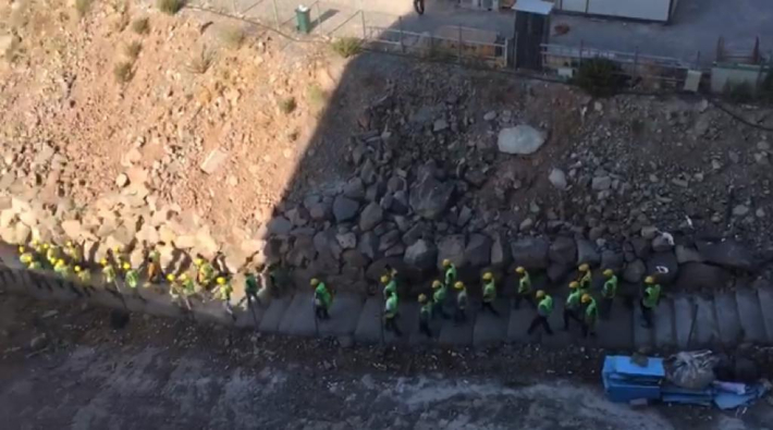 İzmir Bayraklı'daki şehir hastanesi inşaatında işçiler iş bıraktı
