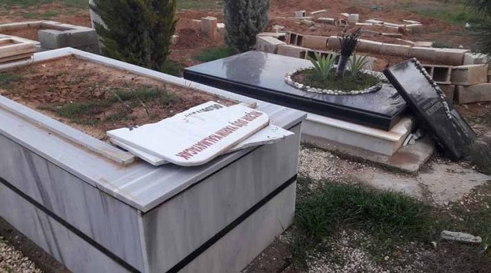 Suruç ve Ankara Katliamı'nda katledilenlerin mezarlarına saldırı!
