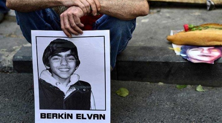Berkin Elvan davasında vurulma anı görüntüleri izlendi: Anne Elvan 'Katiller' diye haykırarak fenalaştı