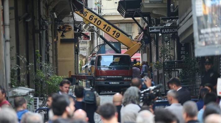 Beyoğlu'da çökme tehlikesi olan bina için yıkım kararı