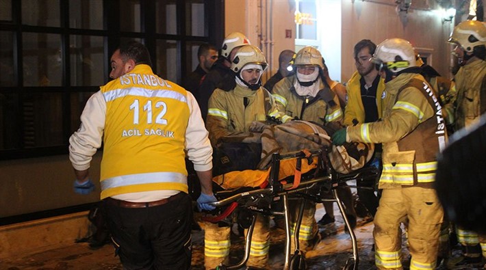 Beyoğlu’nda otel yangını: 6 yaralı