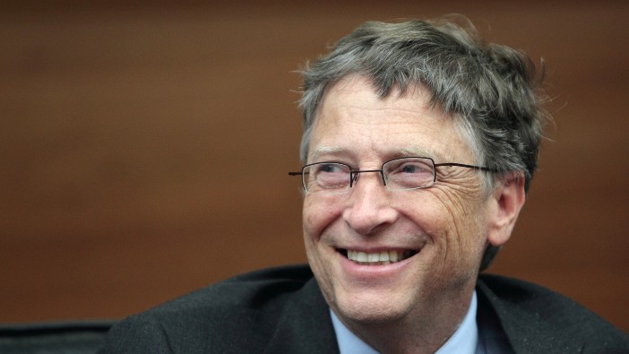 ABD'lilerin yüzde 50'sine göre Bill Gates, koronavirüsü insanlara mikroçip takmak için kullanıyor
