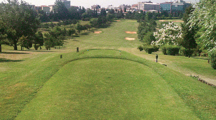 Bir asırdır golf sahası olan 350 dönümlük yeşil alana askeri lojman yapılıyor