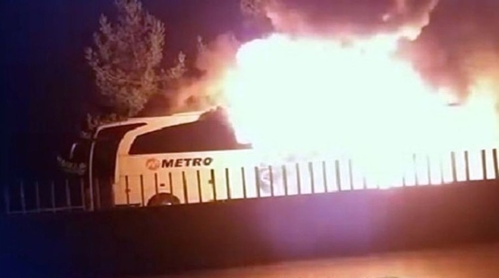 Bir yolcu otobüsü daha yandı: Kullanılamaz hale geldi