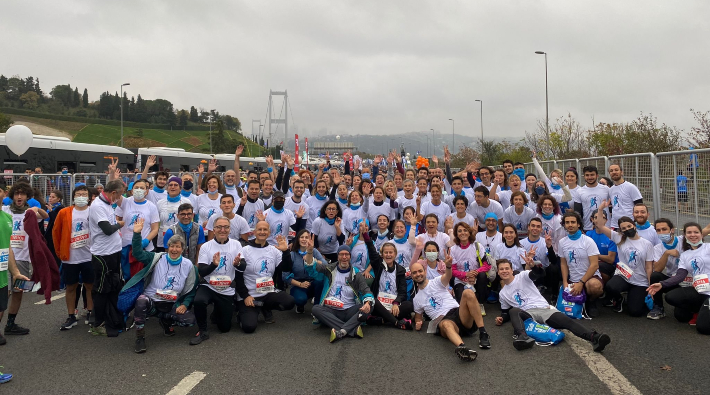 İstanbul Maratonu'na katılan Boğaziçi akademisyenleri, 'özgür ve özerk üniversite' için koştu