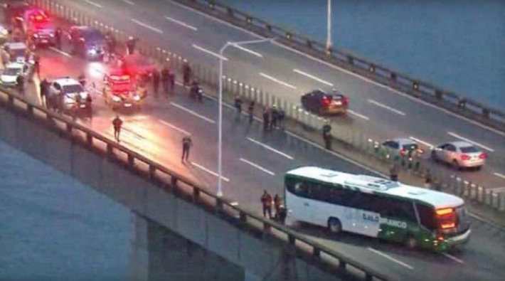 Brezilya'da bir kişi otobüsteki yolcuları rehin aldı