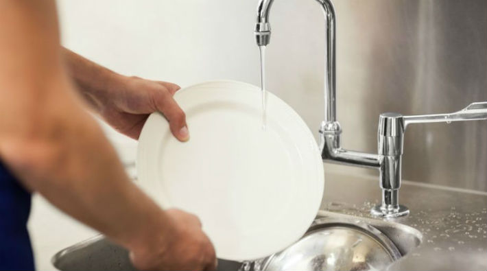 ‘Bulaşıkları yıkamıyorsun’ diyen eşini öldüren kadına 'aşırı tahrik’ indirimi