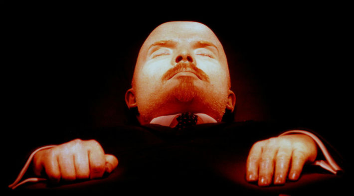 'Burjuvalar hazırlanın, Lenin uyandı!' 