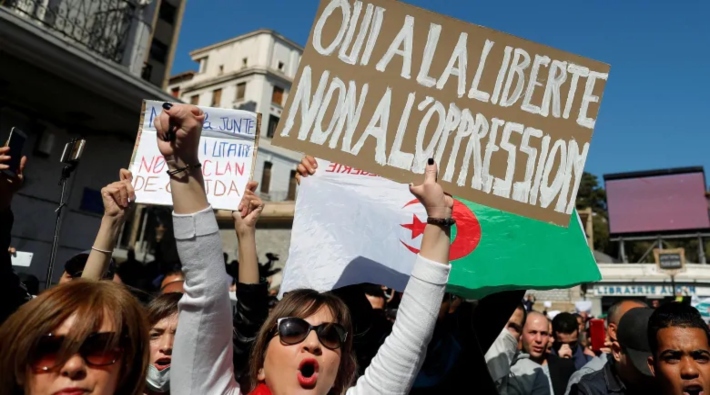 Cezayir’de milletvekillerinden yeni hükümetin ilk meclis oturumuna boykot