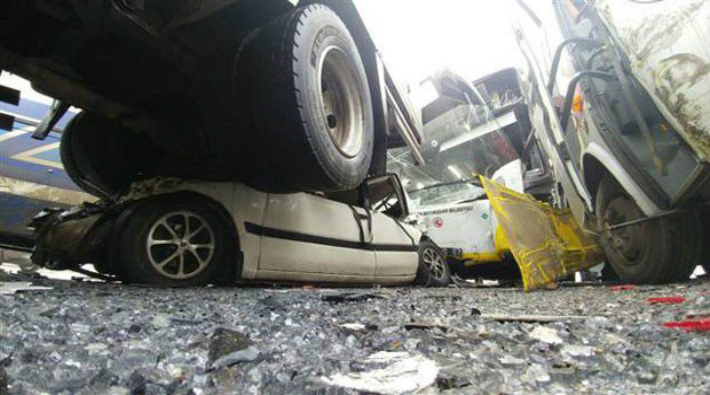 Konya'da zincirleme kaza: 40 araç birbirine girdi!