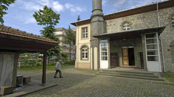Osmanlı döneminden kalma 500 yıllık cami ‘küçük’ olduğu için yıkıldı