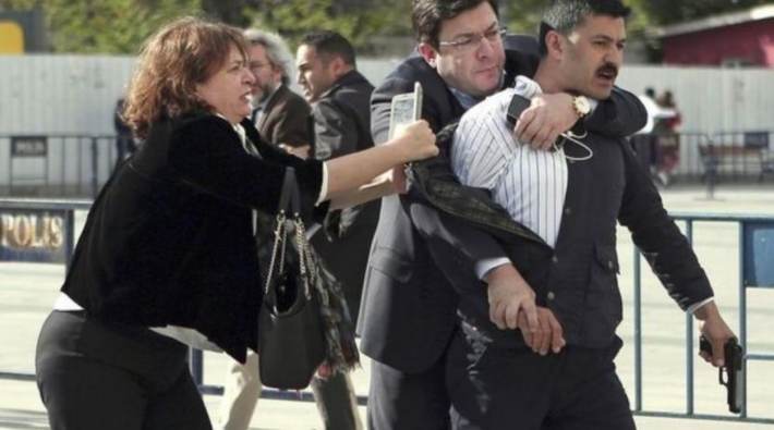Can Dündar’a saldırı davasında karar: Gazeteci Yağız Şenkal'ı silahla yaralayan Murat Şahin'e iyi hal indirimi! 