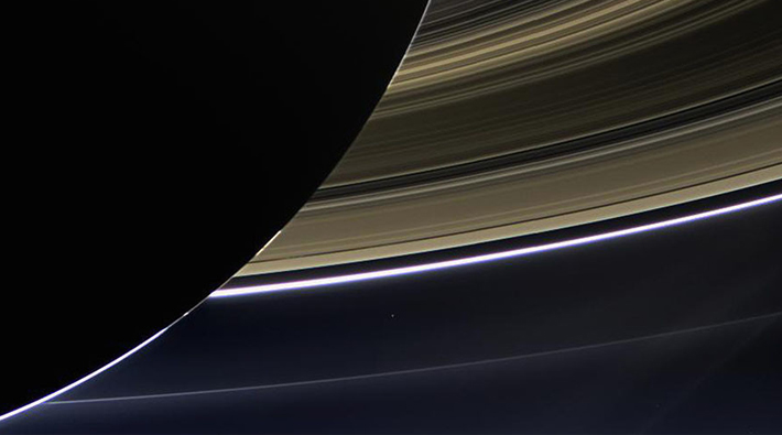 Cassini, Satürn'ün halkaları arasından 'tuhaf sesini' yolladı