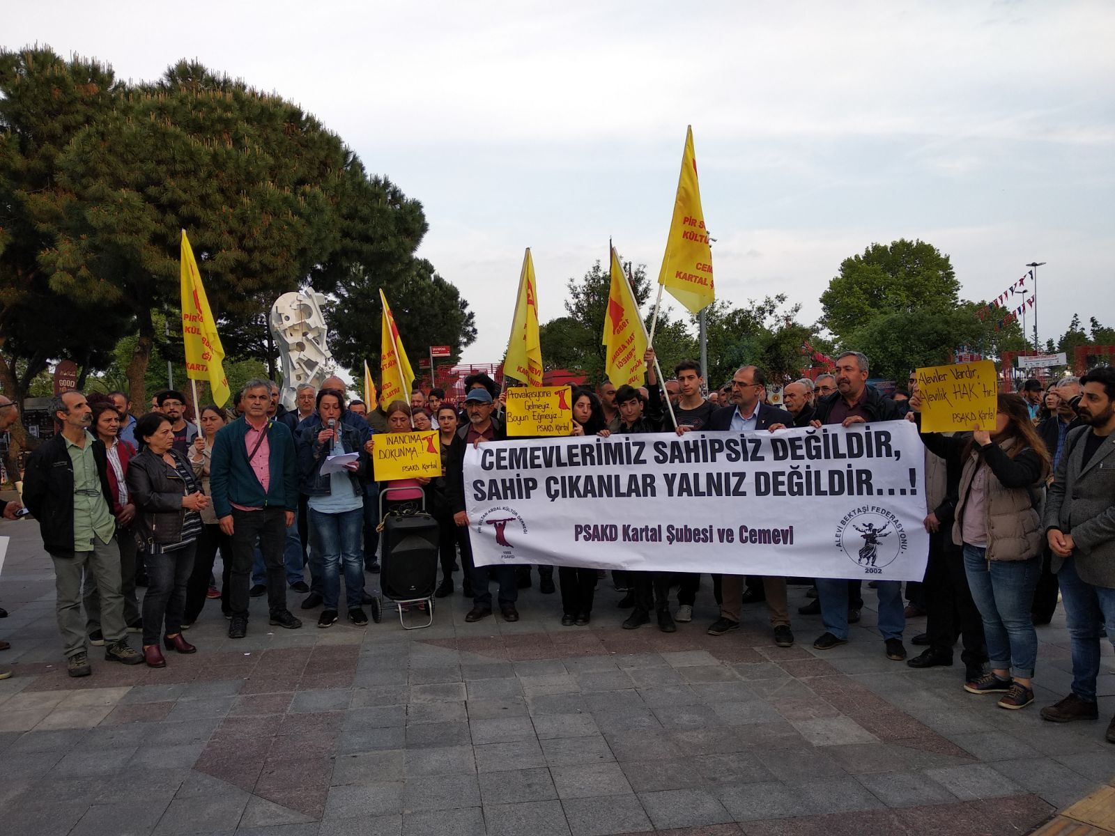 Cemevi ve PSAKD yöneticisine yapılan faşist saldırı protesto edildi