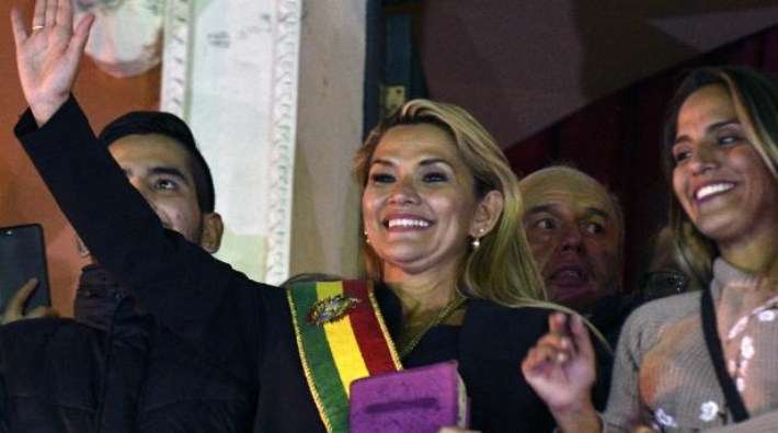 ÇEVİRİ | Darbe başkanı Bolivya seçimlerinden çekildi