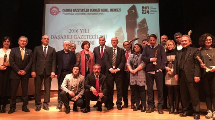 ÇGD dayanışma ödülü cezaevlerindeki tüm gazeteciler adına Ahmet Şık'a verildi