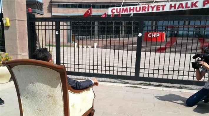 CHP’de koltuk eylemi: Koltuk güzelmiş