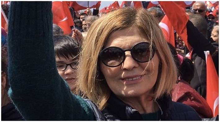 CHP'nin Kadın Kolu Yönetimi'nden Ayşe Kaya, koronavirüs nedeniyle hayatını kaybetti