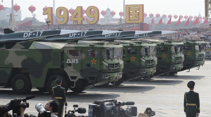 Çin Devrimi'nin 70. yılında, ABD'ye 30 dakikada ulaşabilen balistik füze sergilendi