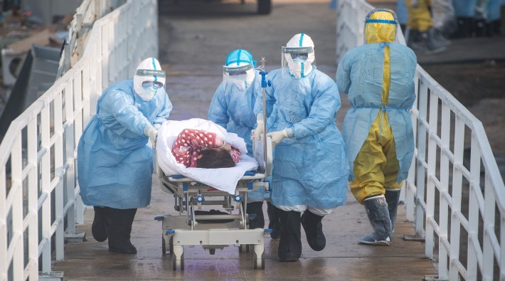 Çin'de, artan koronavirüs vakaları sebebiyle 6 yetkili görevden alındı, yere tükürmek yasaklandı