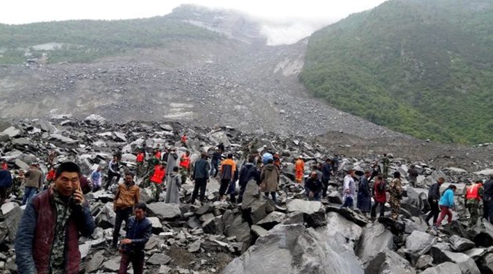 Çin'de toprak kayması: 141 kişi göçük altında