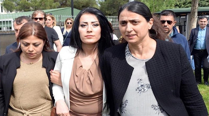 'Çocuklar ölmesin' dediği için yargılanan Ayşe öğretmen beraat etti