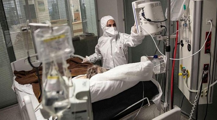 Resmi verilere göre son 24 saatte 233 kişi daha koronavirüs nedeniyle hayatını kaybetti 
