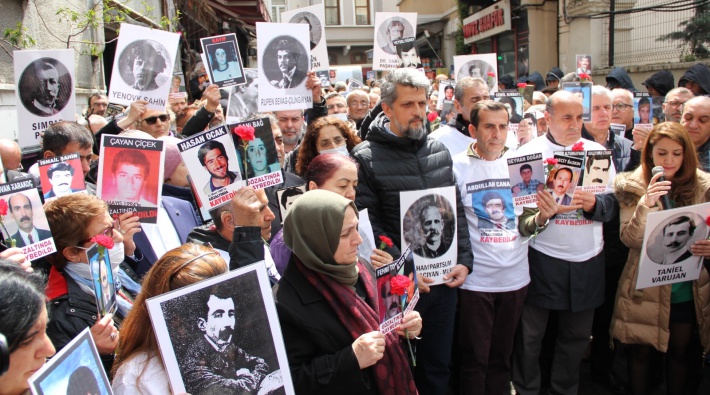 Cumartesi Anneleri 734. haftada gözaltında kaybedilen çocukları ve Ermeni aydınları andı