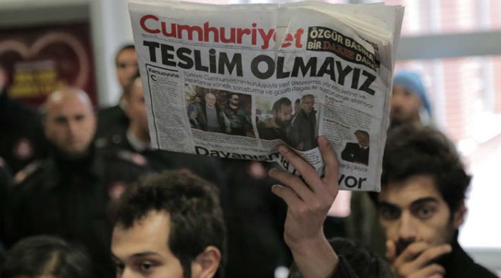 Cumhuriyet’e cadı avı: Gazetenin muhasebecisi gözaltına alındı
